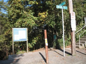 Trail entrance to the Connor Trail leading down to the Marquam Park Shelter